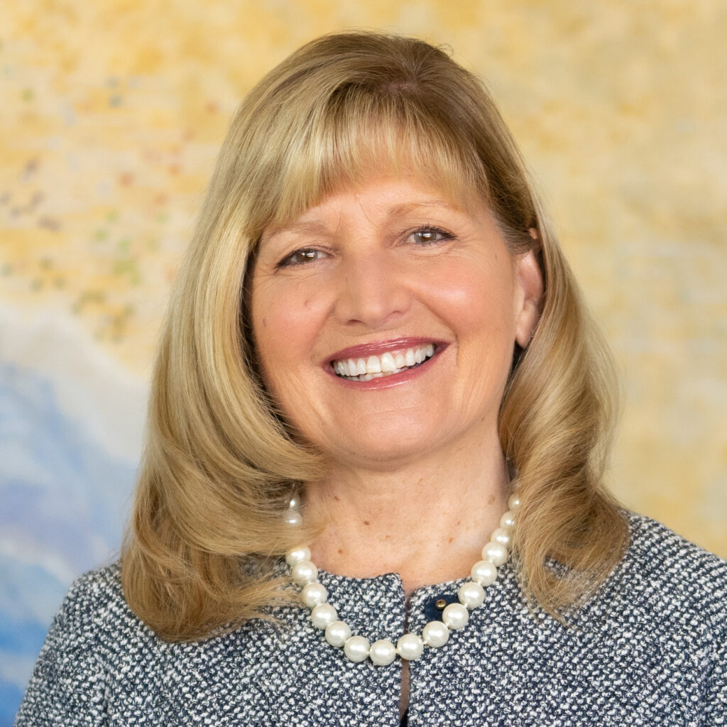 Headshot photo of Julie Miller-Phipps smiling